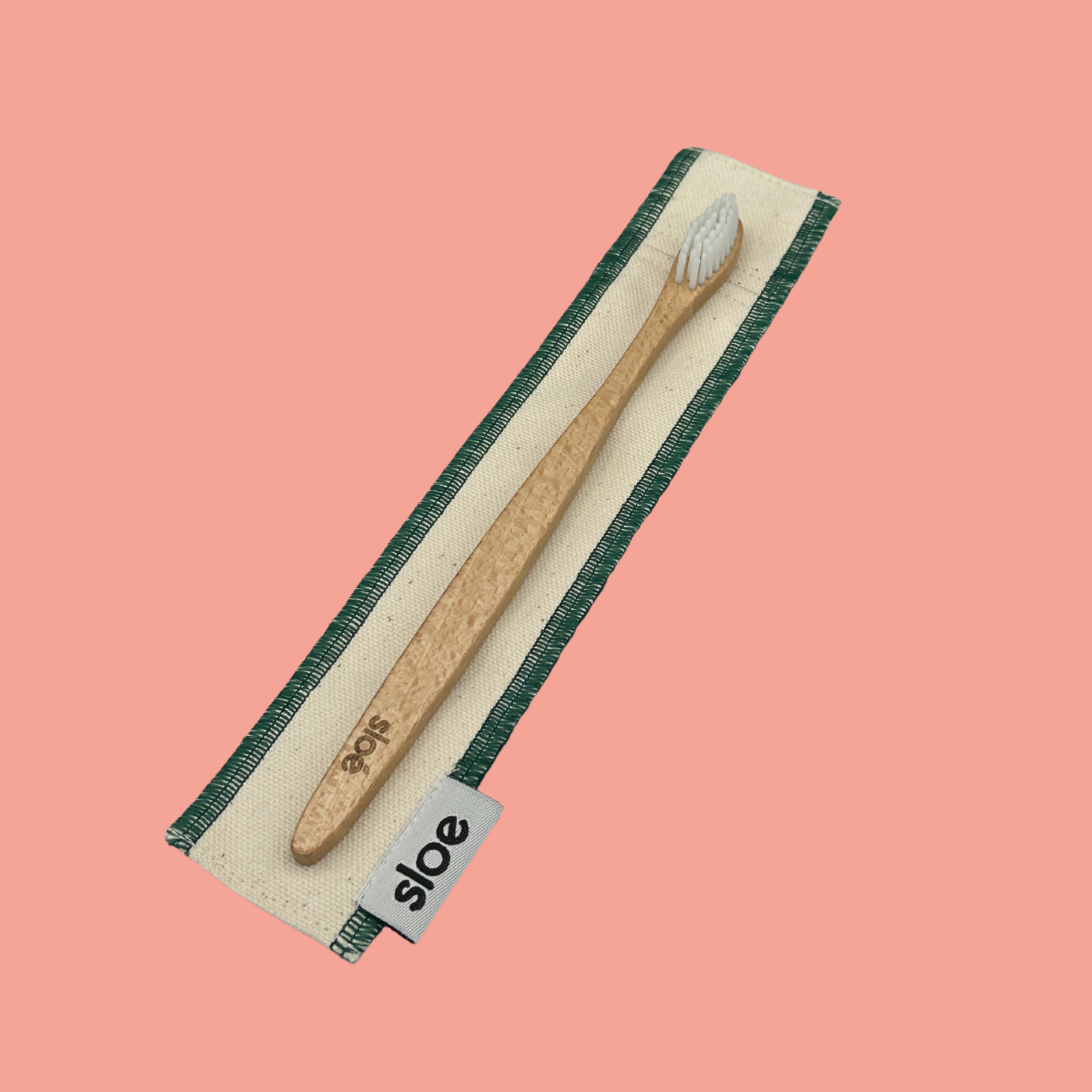 La brosse à dent en bois de Charme : 2,55€HTX6