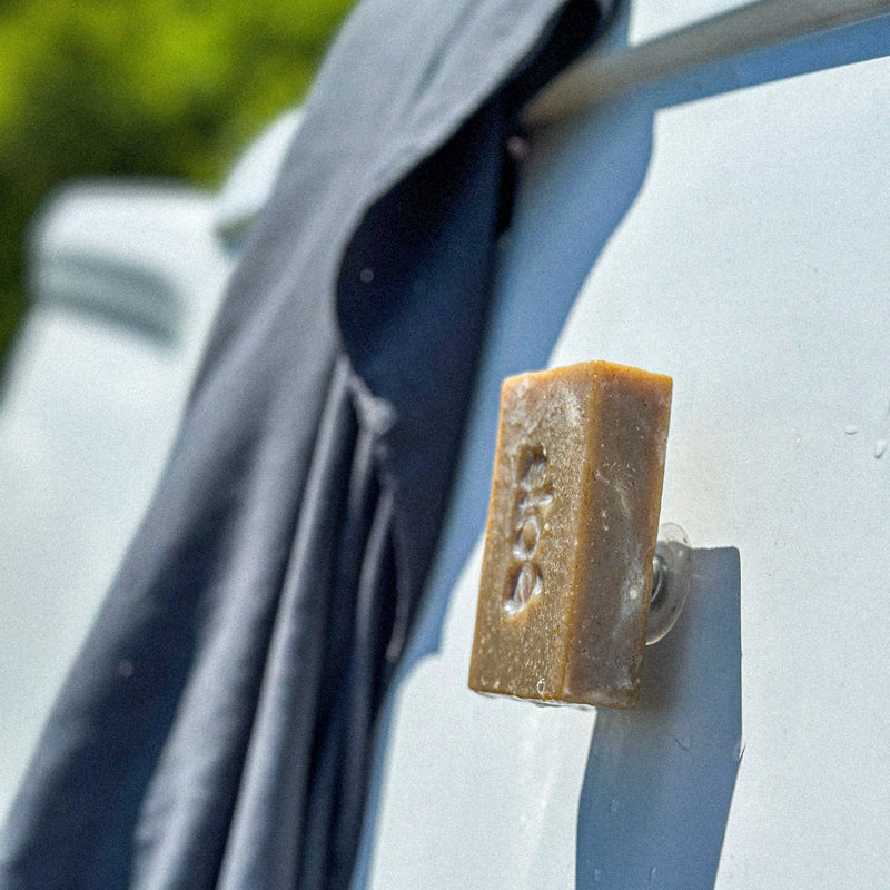 Magnetic soap dish